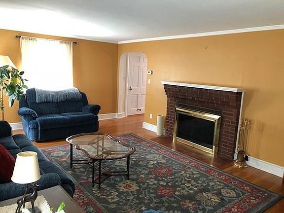 5th image of 80 Fernwood Ave
