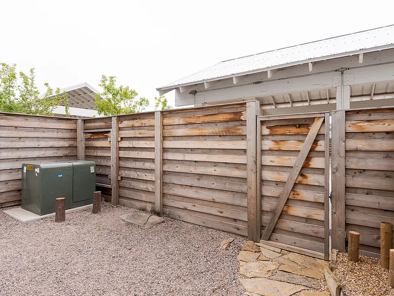 1032 Hangar Dr — Photo 26