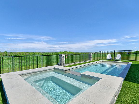 3rd image of 565 Oasis Dr