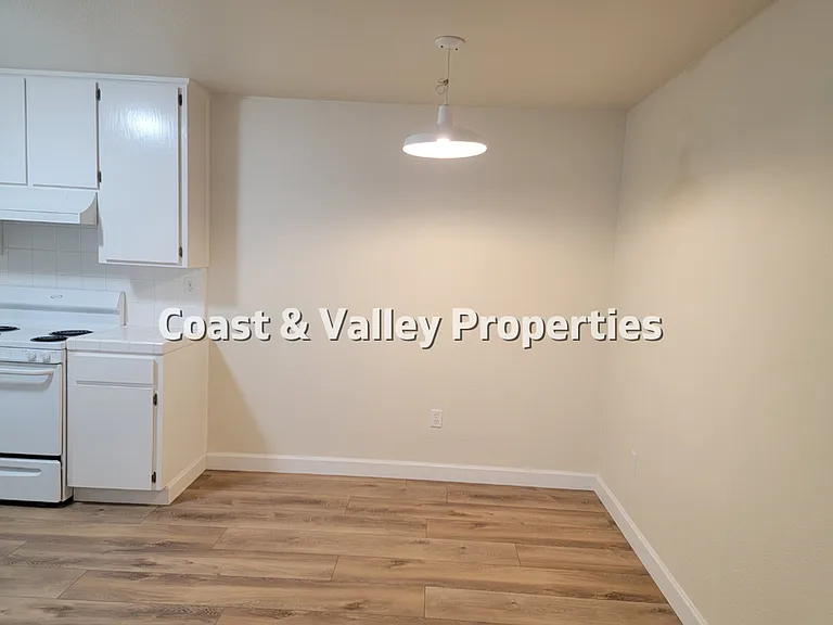 776-780 Nacional Ct — Photo 10