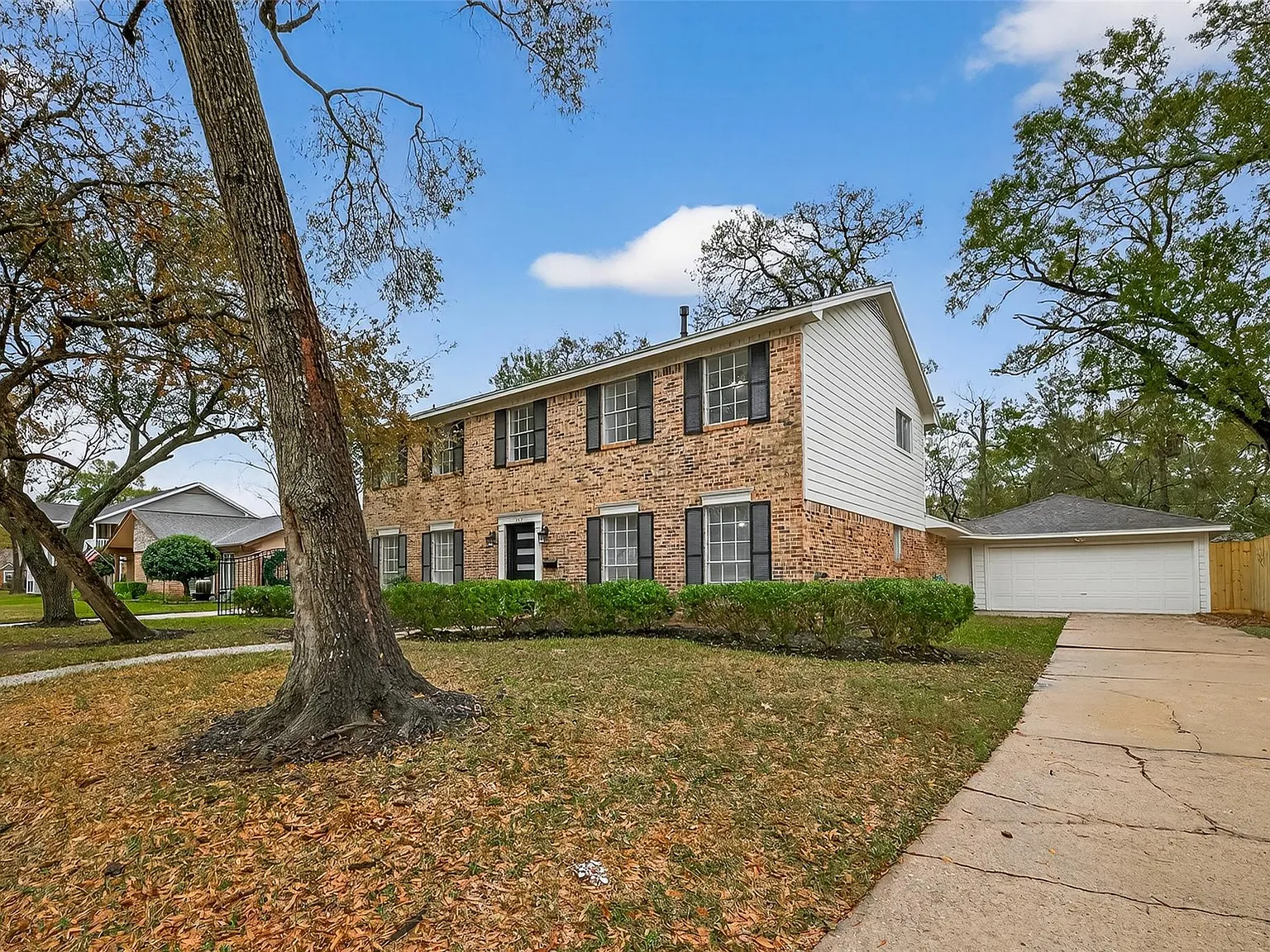 4 bed, 2.5 bath, 2598 sqft, $2,700 — Photo 2