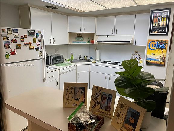 3rd image of 3800 Galt Ocean Dr APT 1403