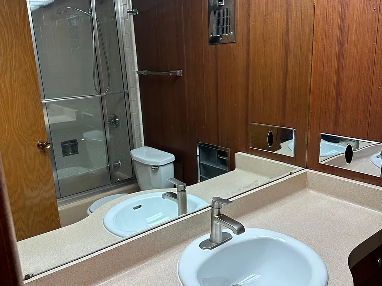 505 E Henry Clay St #204 — Photo 14