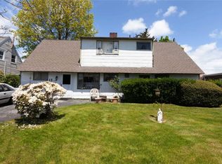 15 Grouse Ln, Levittown, NY 11756