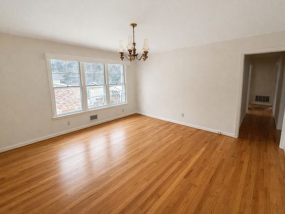 5th image of 697 Branton Dr