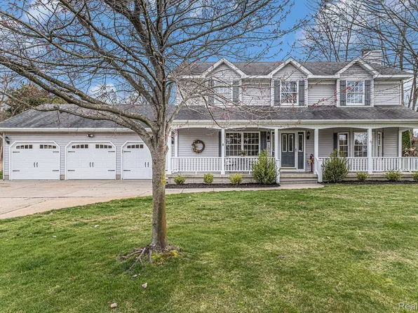 1149 S Lake Valley Dr, Fenton, MI 48430