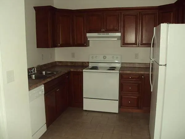 2 bed, 950 sqft, $800 — Photo 2