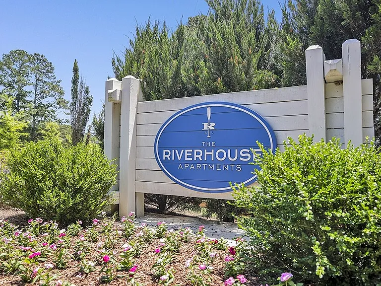 RiverHouse — Photo 8
