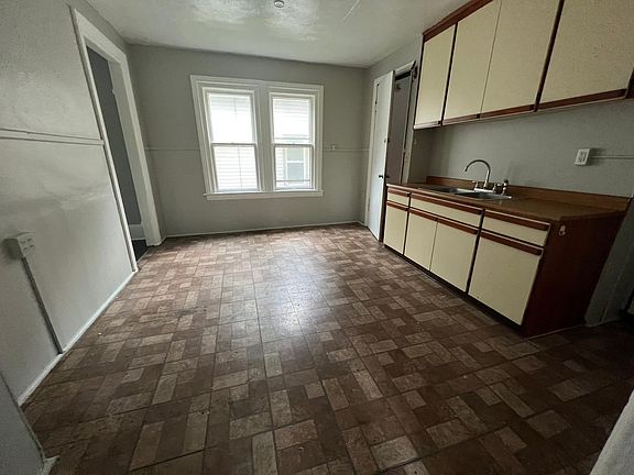 4th image of 3656 E 63rd St APT 2
