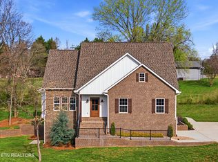 295 Caulderwood Ln, Lenoir City, TN 37771
