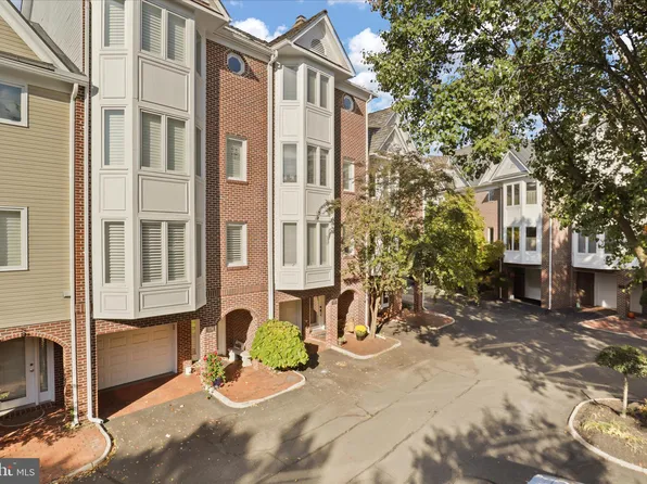 125 Chesterfield Pl SW, Leesburg, VA 20175