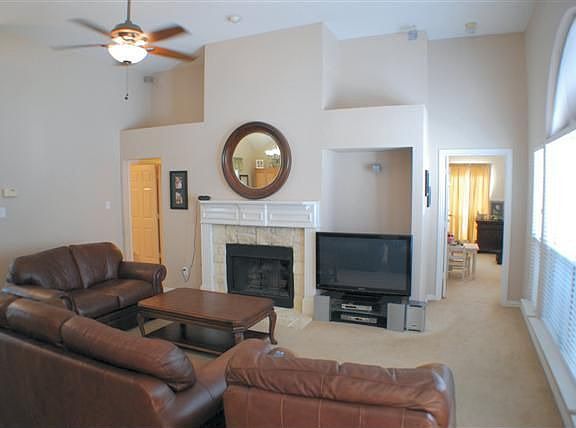 5th image of 1328 Pinehurst Dr