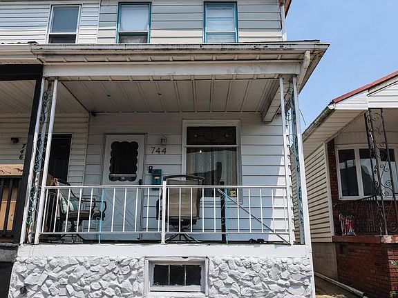 3rd image of 744 Chestnut St