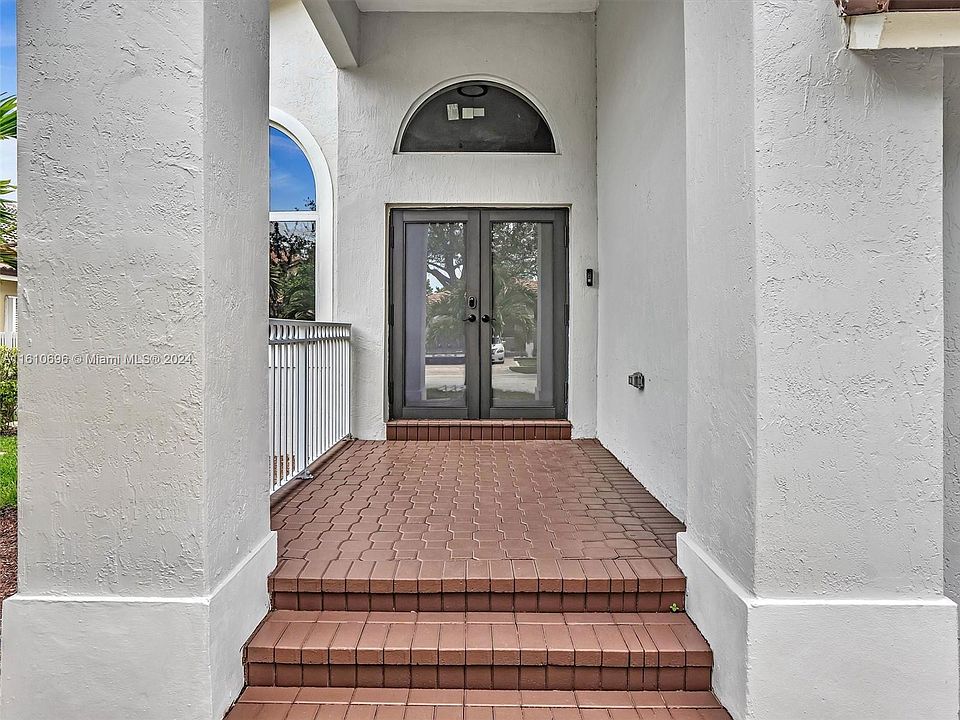 1st image of 18454 NW 9th St