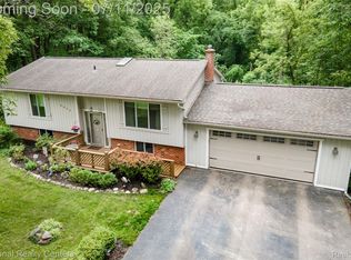 4855 Crestview Dr, Clarkston, MI