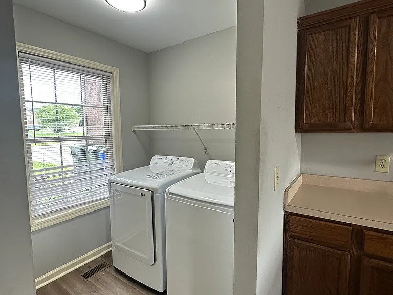 529-531 Big Bear Ln — Photo 7