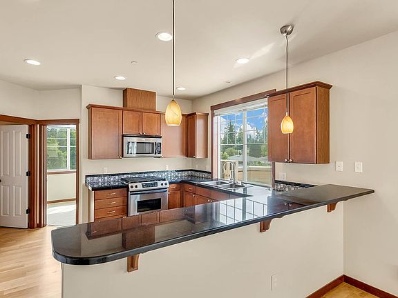 4th image of 19439 1st Ave S Unit A