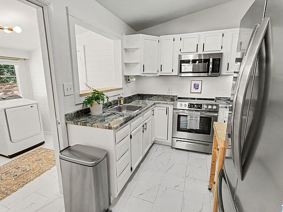 5th image of 1133 Montclair Rd
