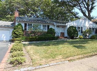 149 Summers St, Oyster Bay, NY 11771
