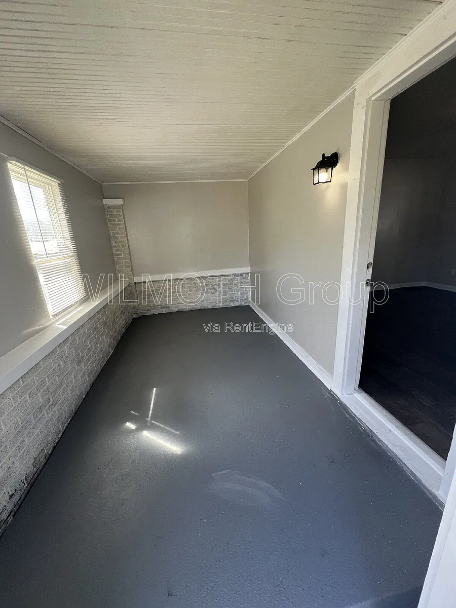 Building Photo - 320 N Sherman Dr #A