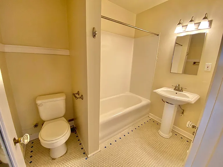 Belmont Apartments — Photo 24
