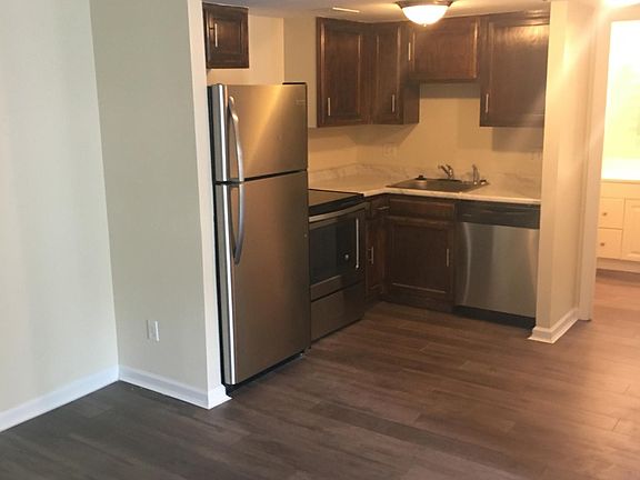 2nd image of 1003 Parkvale Ct APT 10