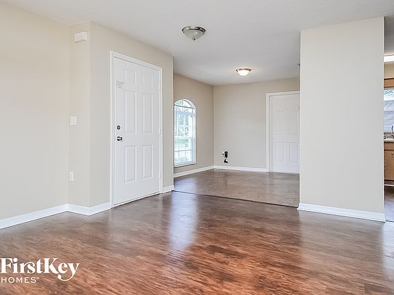 3rd image of 20 Plum St