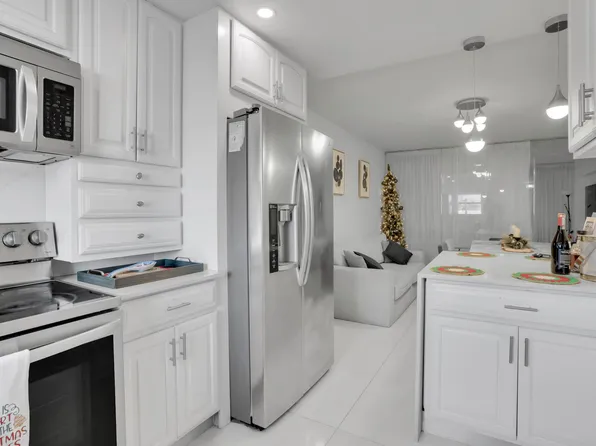 700 SE 6th Avenue #107, Deerfield Beach, FL 33441