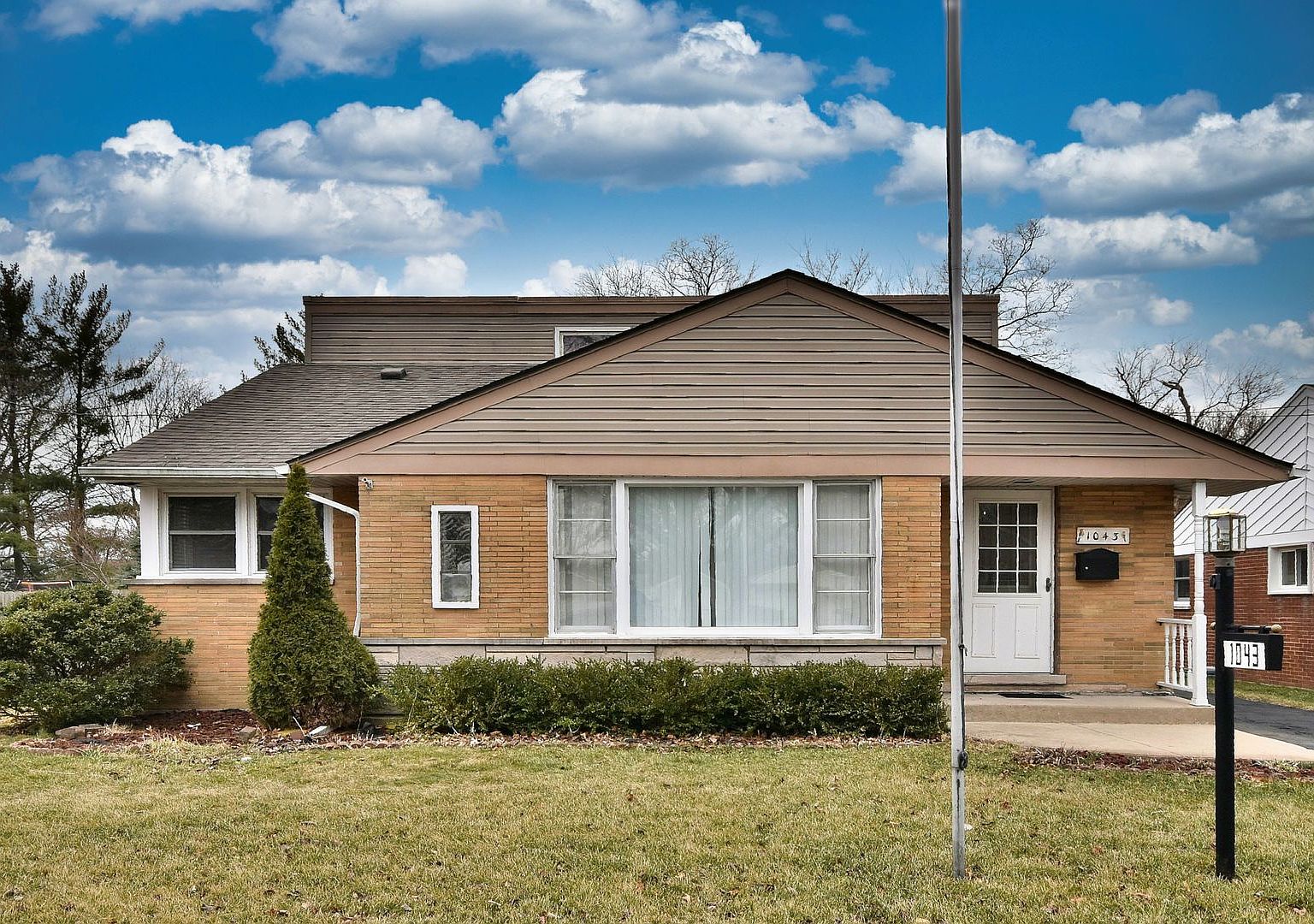 1043 E Algonquin Rd, Des Plaines, IL 60016 Zillow