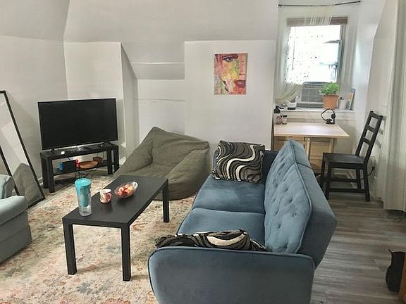 2nd image of 5718 Ellsworth Ave APT 5