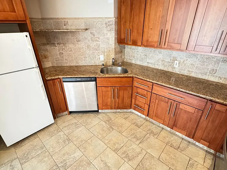 1142 Green Street 1 Sharp Pl — Photo 10