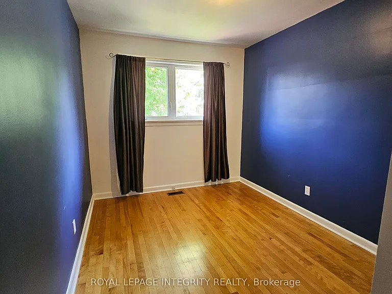 1764 Gage Cres — Photo 13
