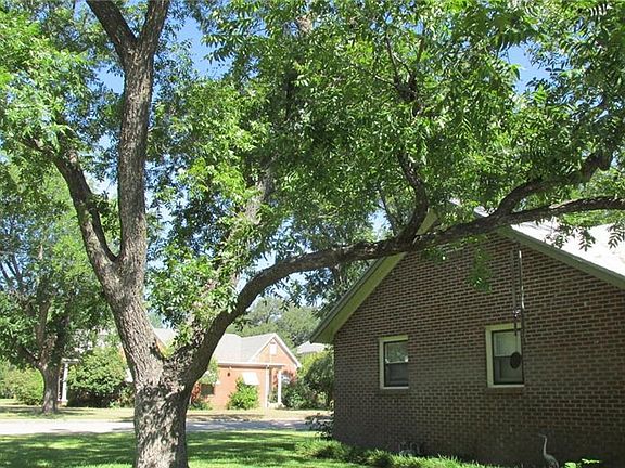 3rd image of 1207 S Cypress St
