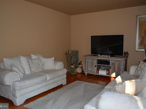 4th image of 39820 Lady Baltimore Ave