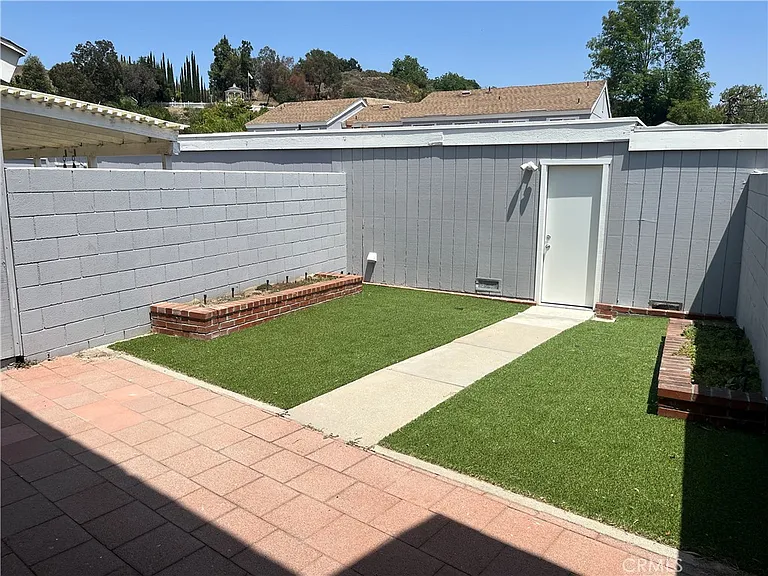 1063 Canyon Spring Ln — Photo 18