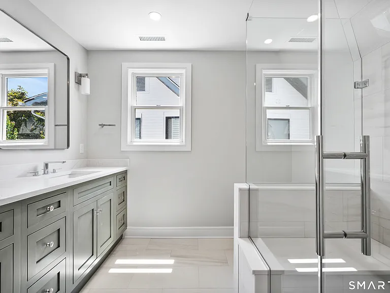 115 E Elm St — Photo 11