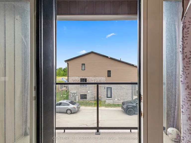 851 Sarnia Rd — Photo 26