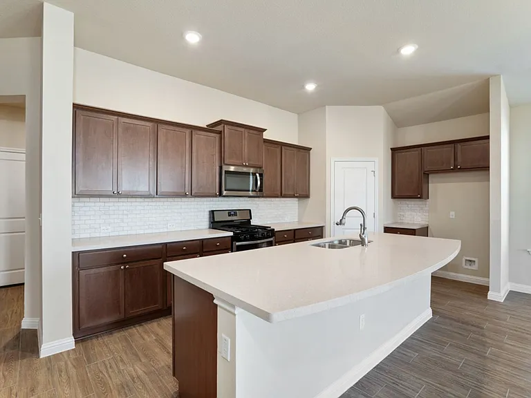 8202 Dampton Ln — Photo 6