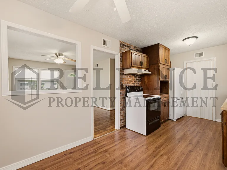 3349 S Vine St — Photo 15