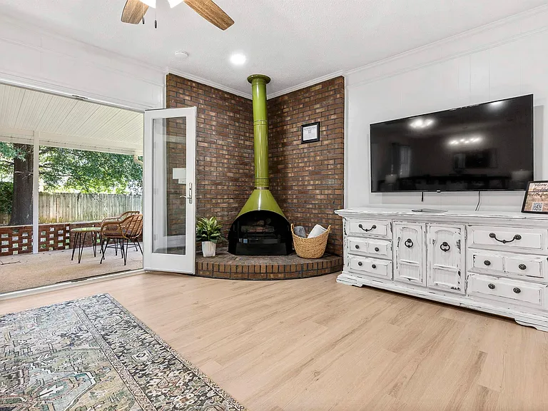 1726 Greenwood Cir — Photo 12