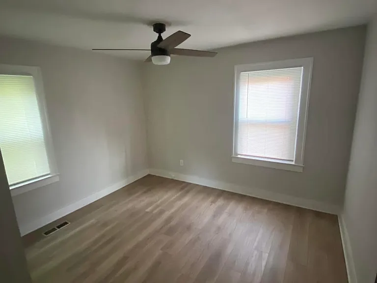 327 S Greensburg St — Photo 7