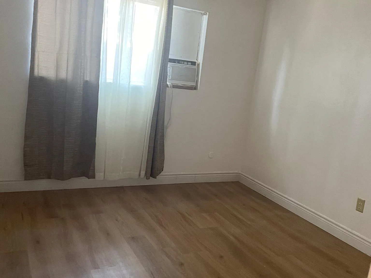 3 bed, 1100 sqft, $1,350 — Photo 4