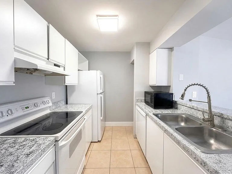 150 Santa Clara Dr #7 — Photo 2