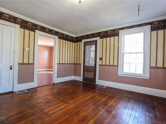 4th image of 8382 Wickham Blvd