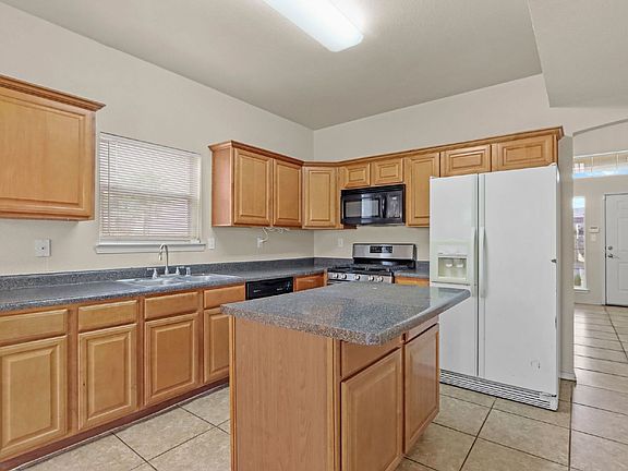 3rd image of 10782 Walden Pond St
