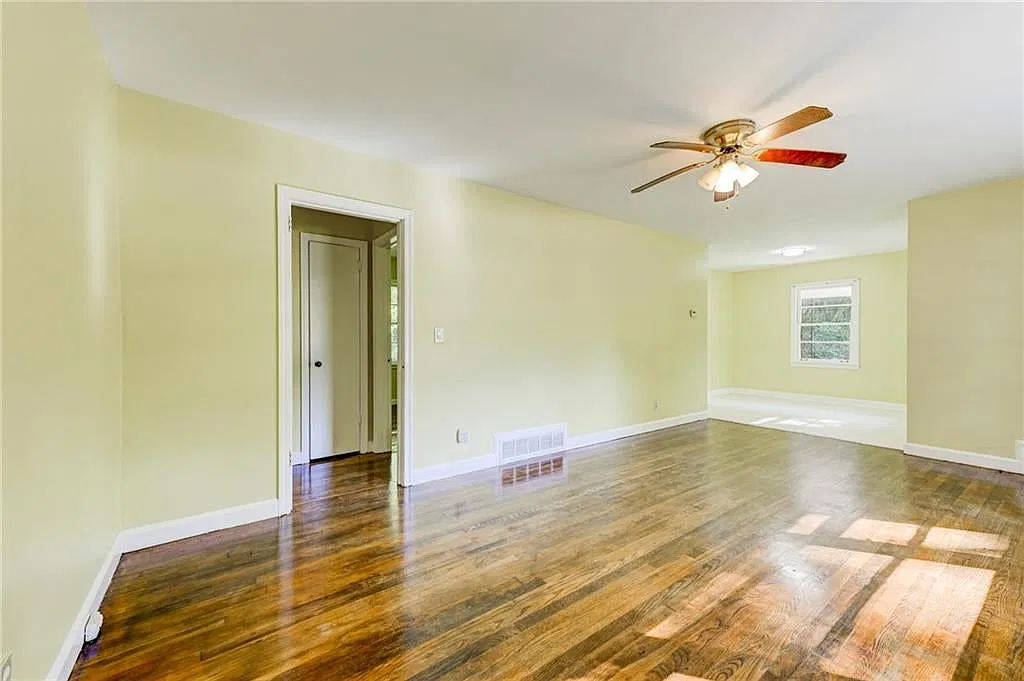 3 bed, 1075 sqft, $1,895 — Photo 4