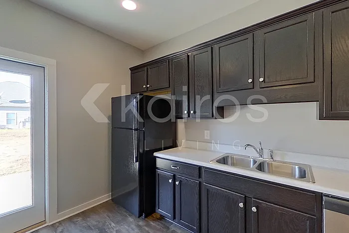 204 White Oak Cir — Photo 6