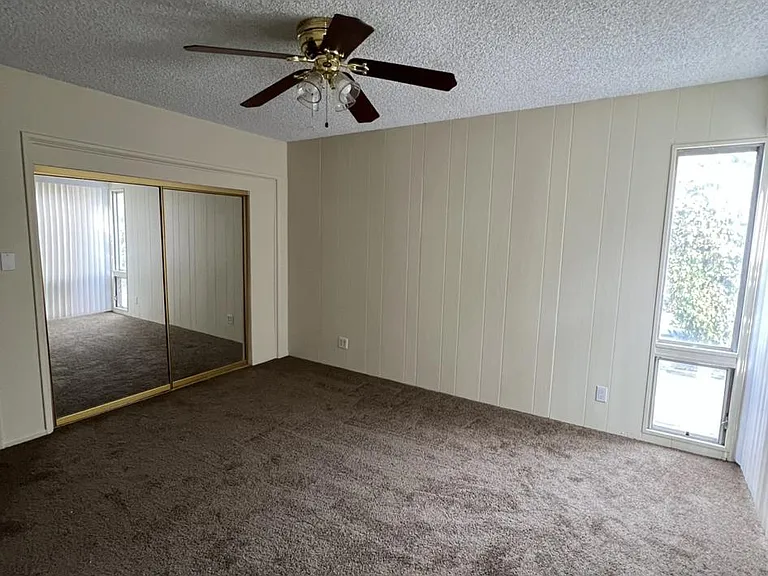 24463 Park St — Photo 16