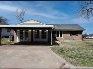 5701 NW Chestnut Ln, Lawton, OK 73505