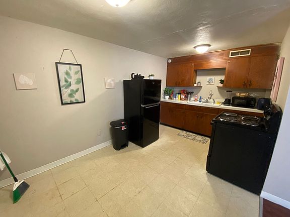 5th image of 2362 Airport Dr #B
